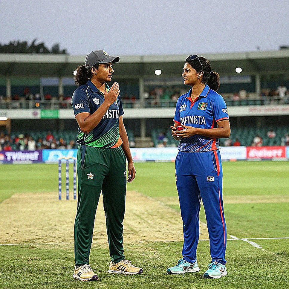 অ্যালান বর্ডার ফিল্ডে সিক্সার্সের ফিল্ডিং বেছে নেওয়া: ডিউ, স্পিন আর একটি অসম্পূর্ণ স্কোরকার্ড