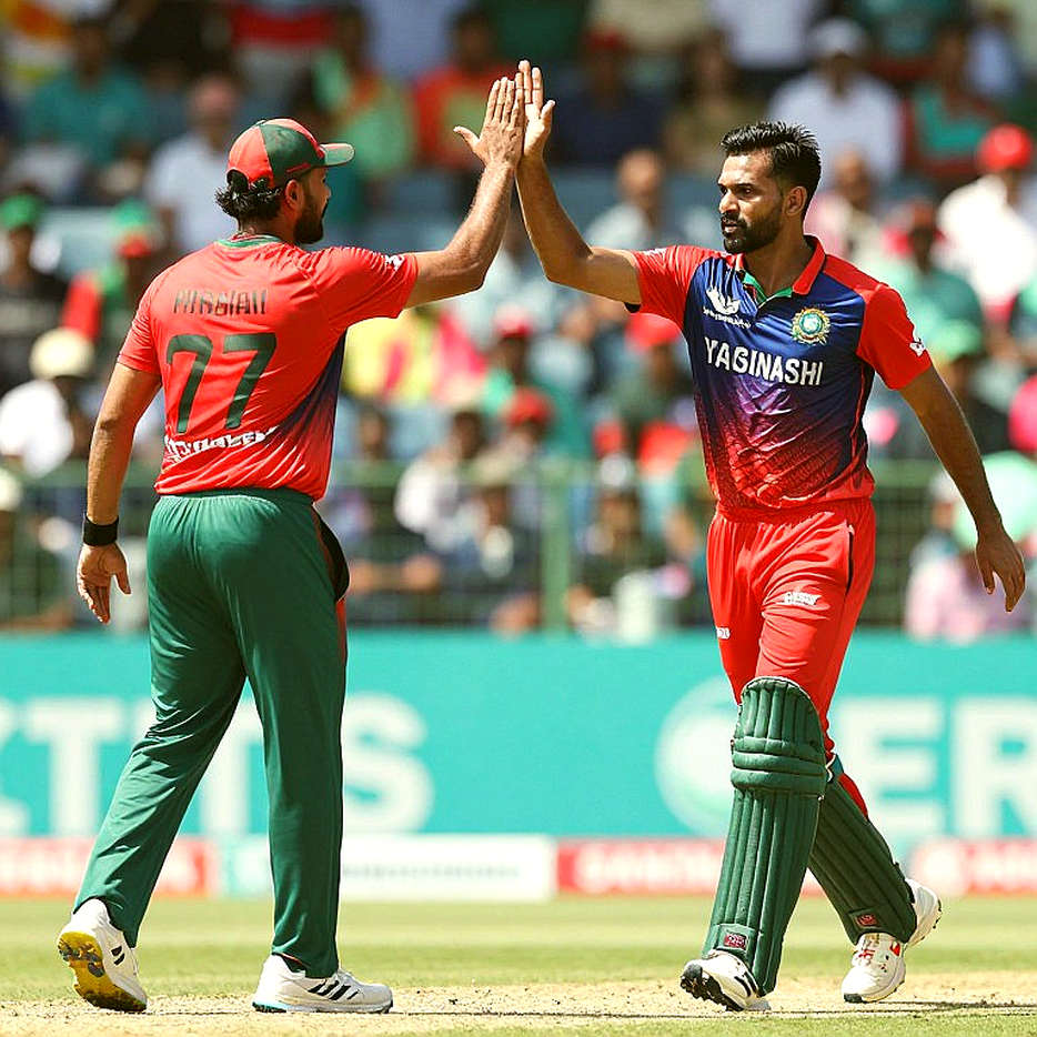 আমদানি-রপ্তানির লেজার: বিপিএল তারকা বাজারে আওয়াজের নিচে চাপা পড়া হিসাব